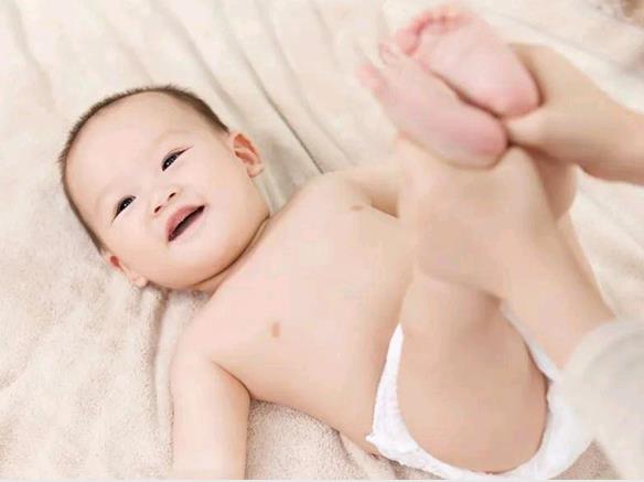 六个多月宝宝吐奶怎么回事